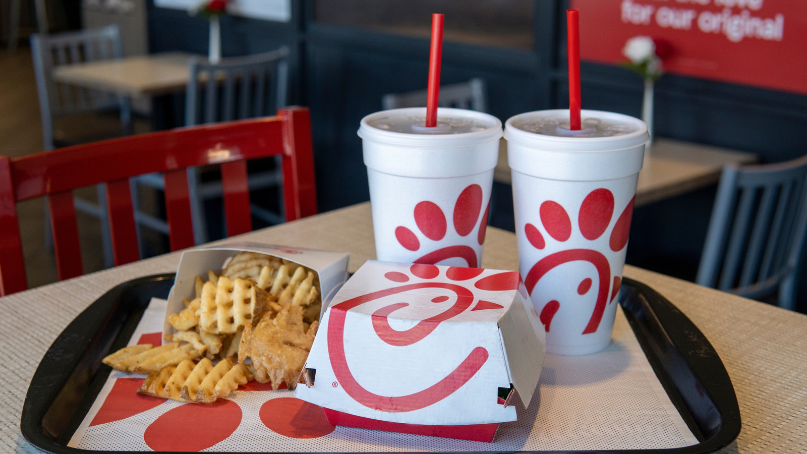 Chick-fil-Aには、マクドナルドが取り除いているレストランに1つの機能があります