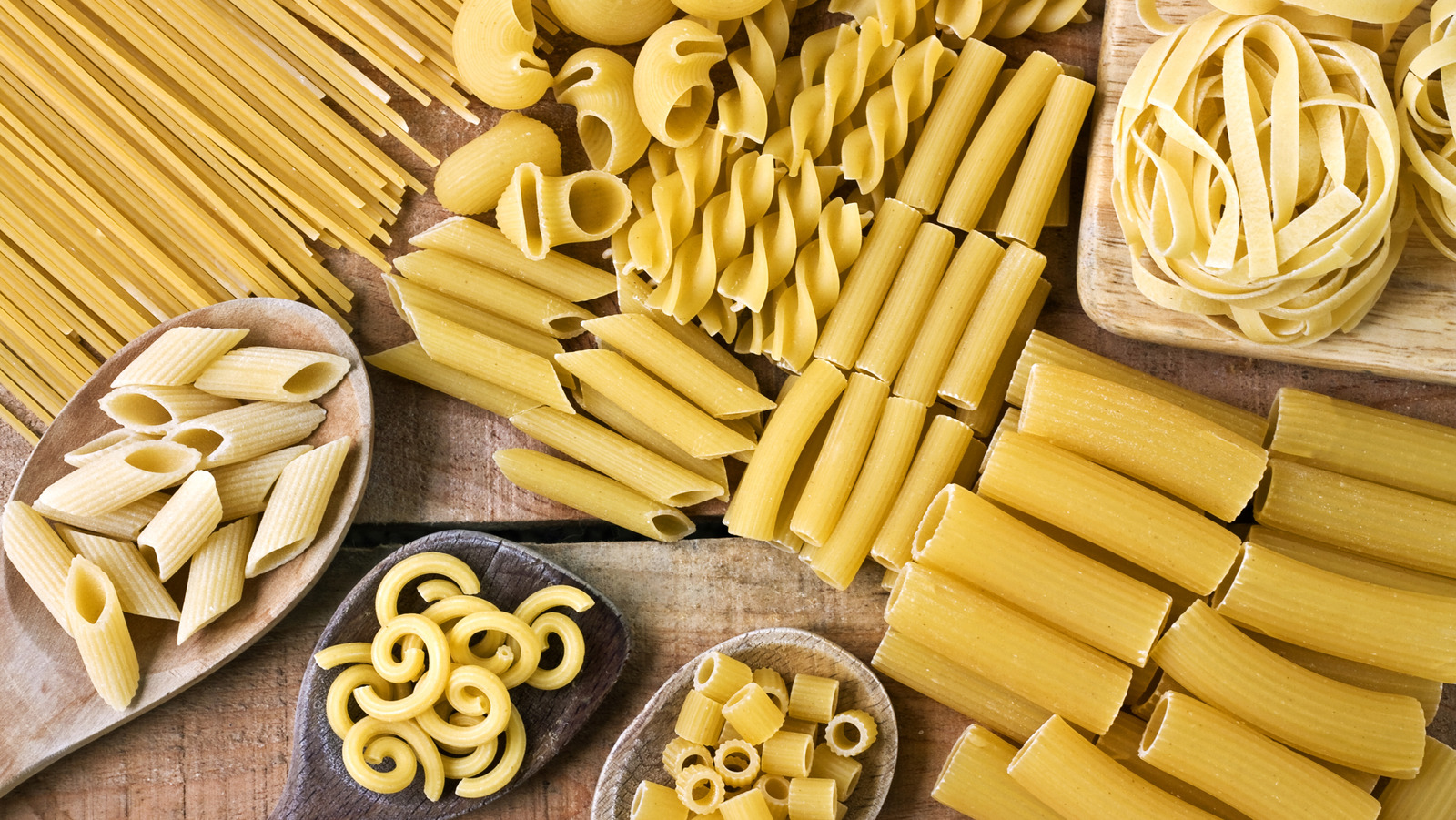 箱に残っている少量のパスタのためのユニークなGiadade Laurentiisハック